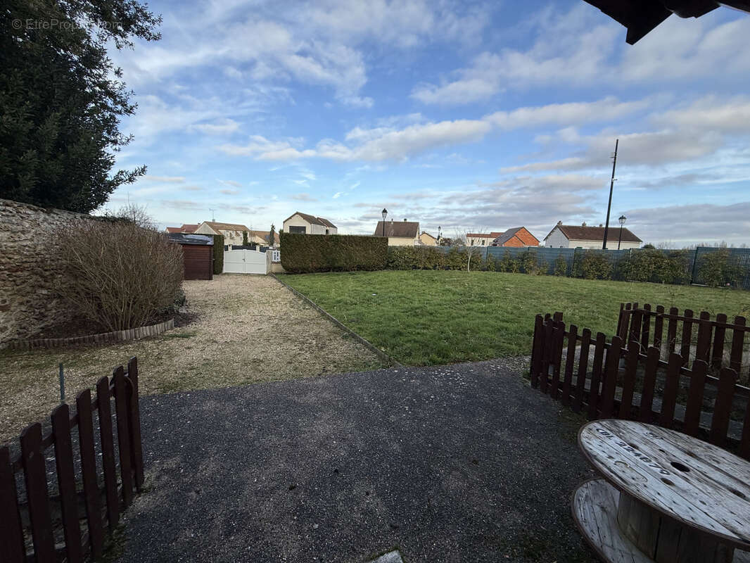 Maison à MORAINVILLIERS