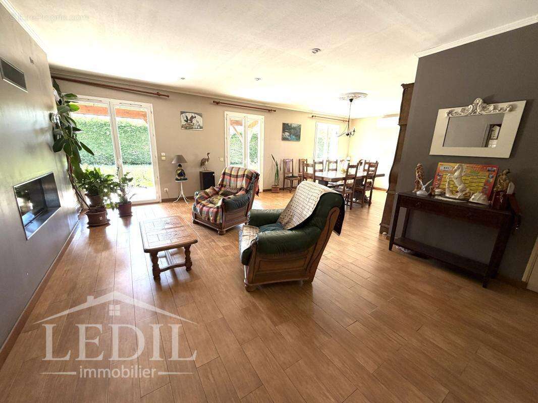 Plain pied avec garage et terrain - photo 8