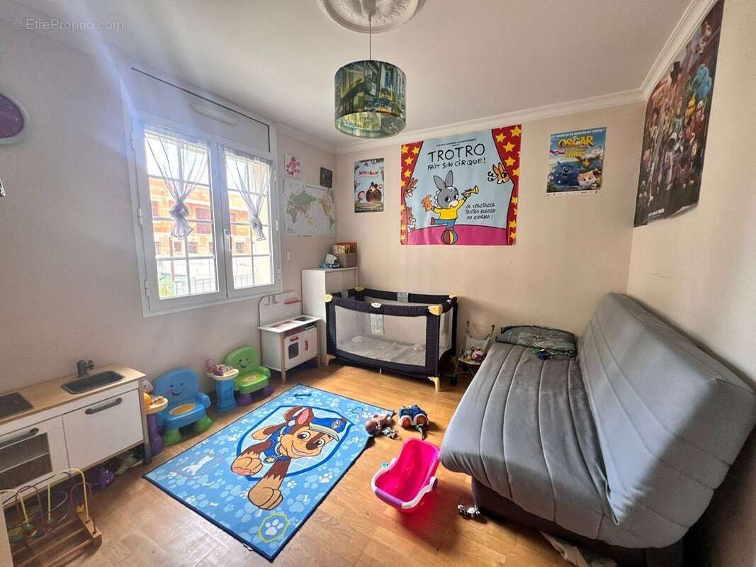 Maison 275 m² à Villeneuve-Saint-Germain  - photo 6