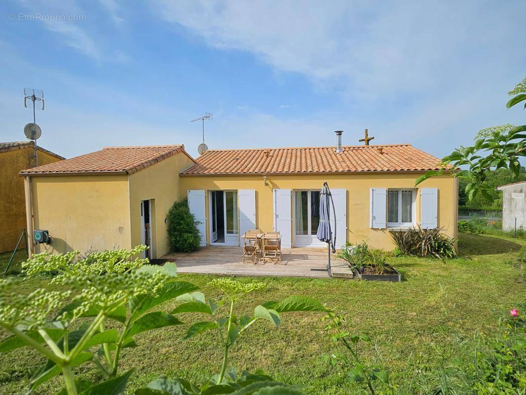 Maison à CHATEAU-GUIBERT