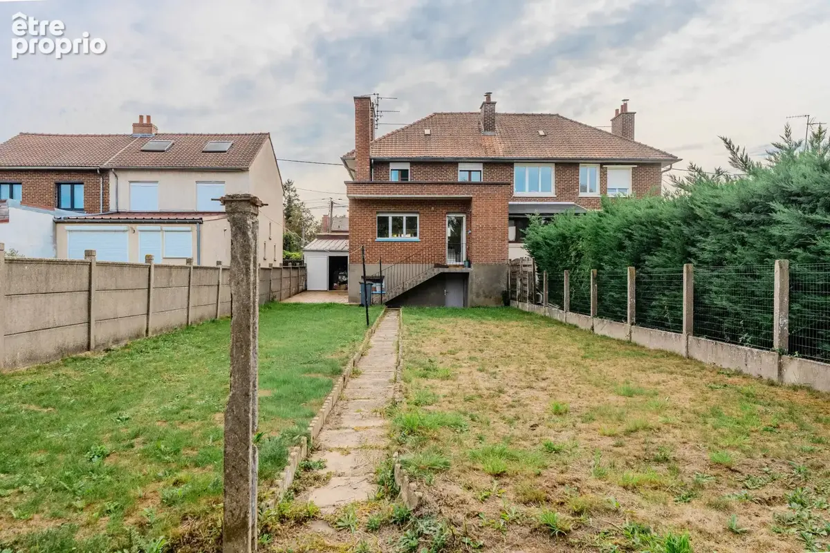 Maison semi-individuelle - beau potentiel ! - photo 2