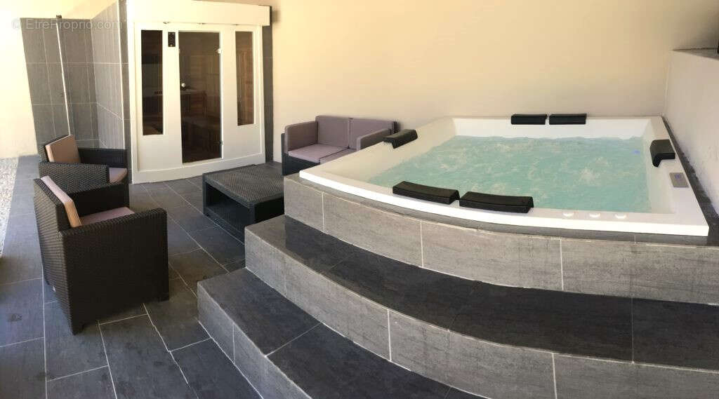 Maison à L'ISLE-SUR-LA-SORGUE