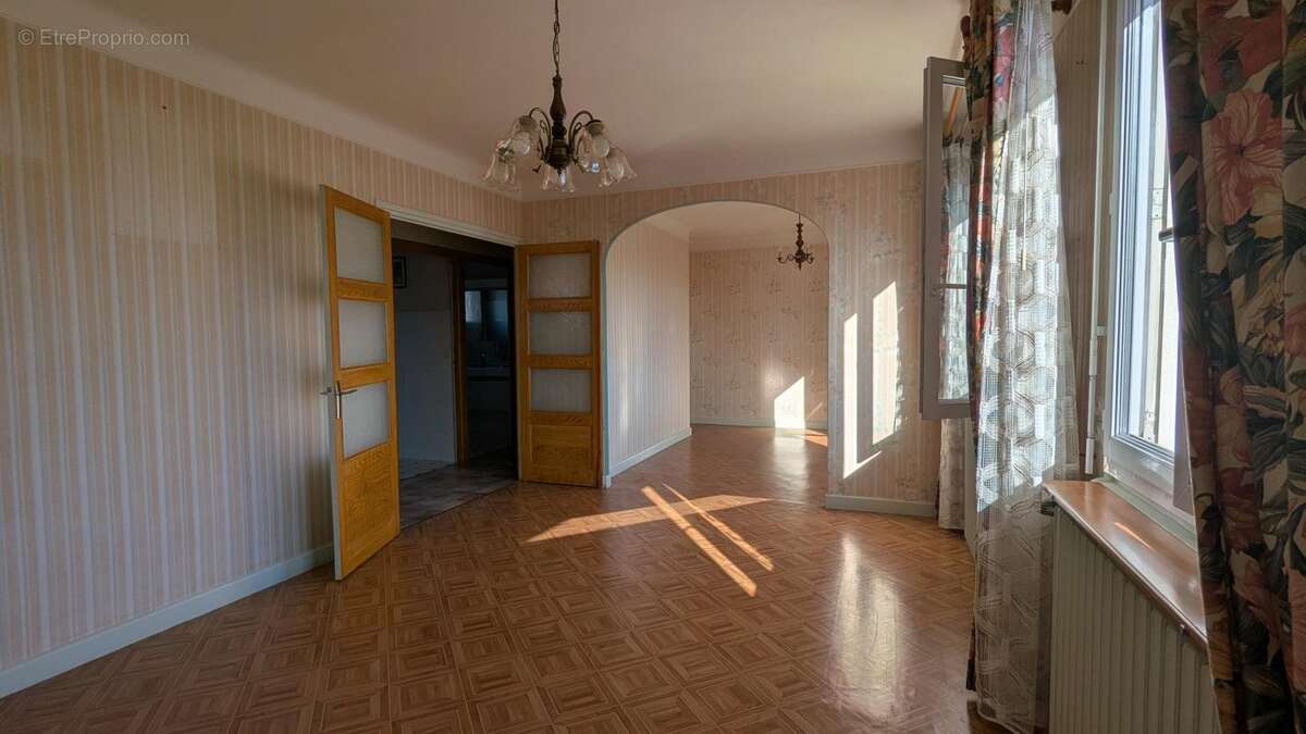 Maison à SAINT-REMY-SUR-DUROLLE