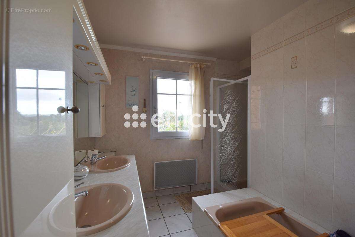 Maison à LOGONNA-DAOULAS