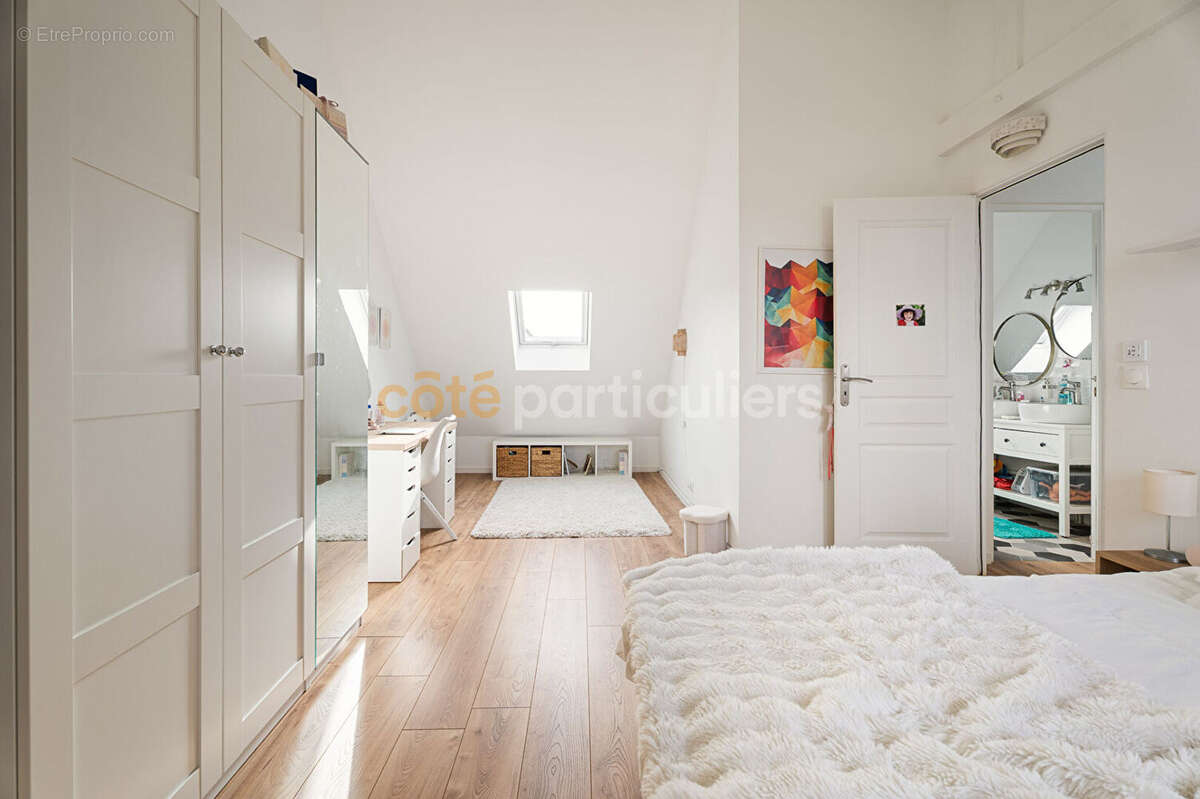 Maison familiale - 4 chambres - Sous-sol complet -Terrain 1 000 m² - photo 9