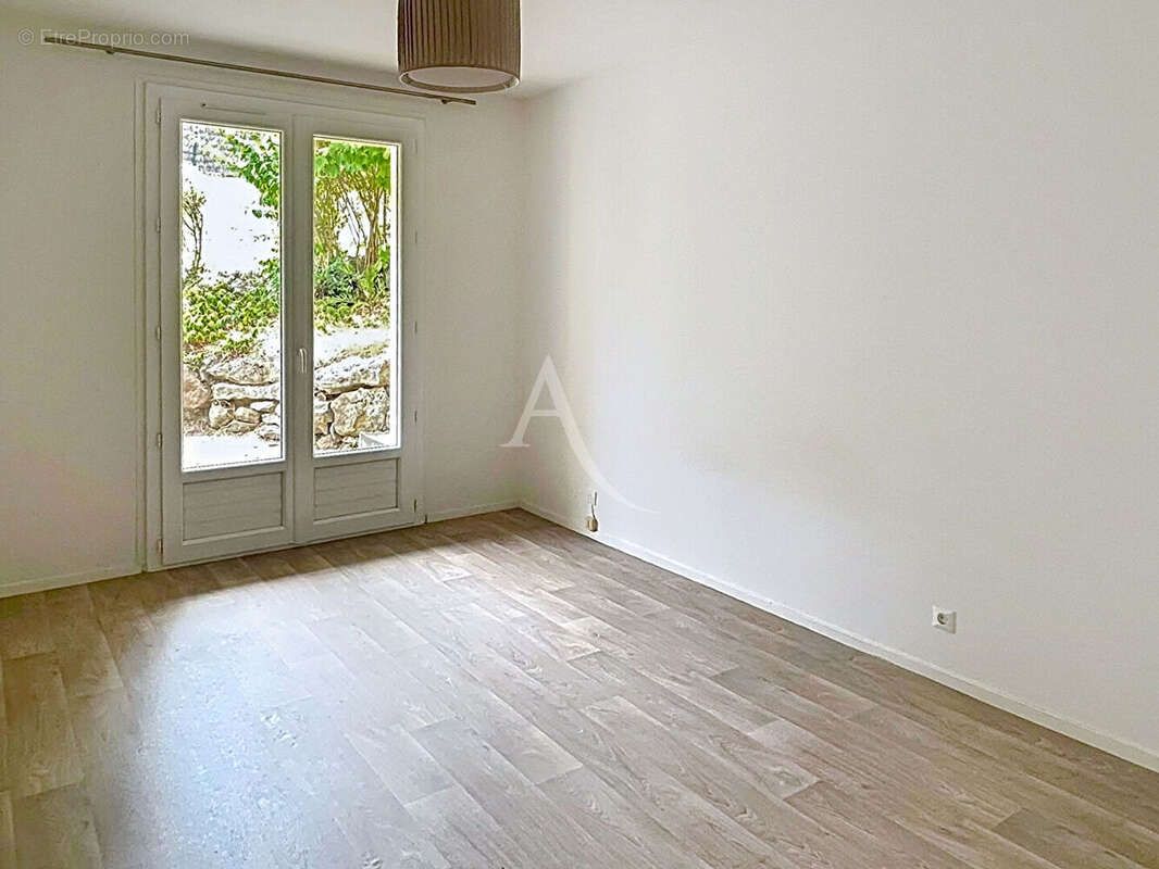 Maison familiale de 125 m² à Saint-Hilaire-Saint-Florent - photo 11