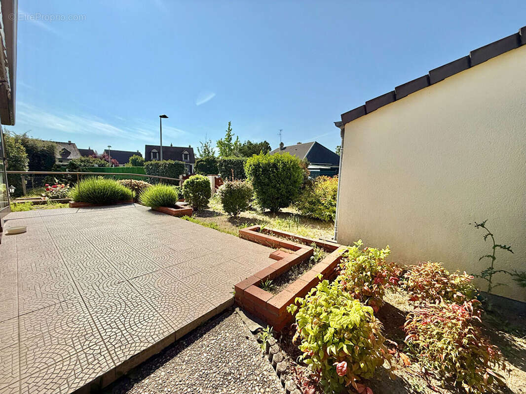 Maison à SAINT-JEAN-DE-BRAYE