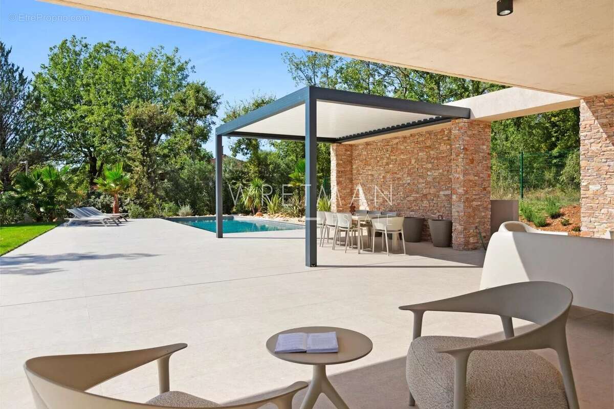 Maison à TOURRETTES