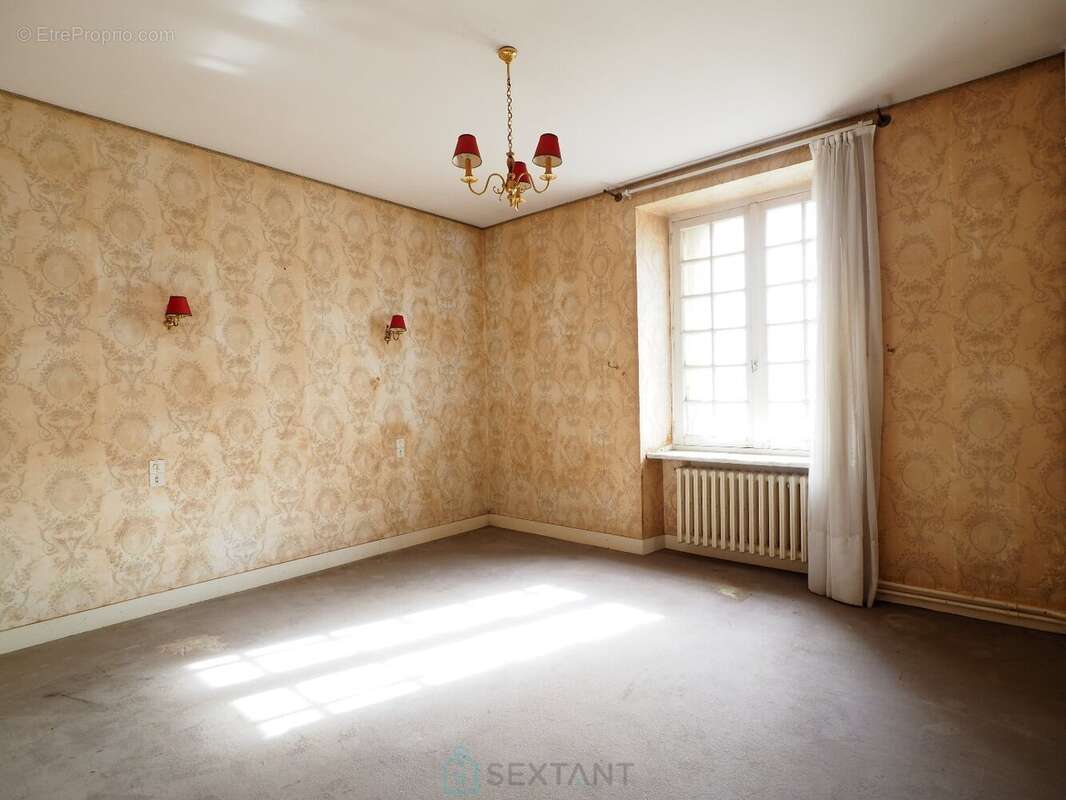 Maison familiale ou immeuble de rapport + Longère à rénover + Hangar fermé environ 160 m² - photo 8