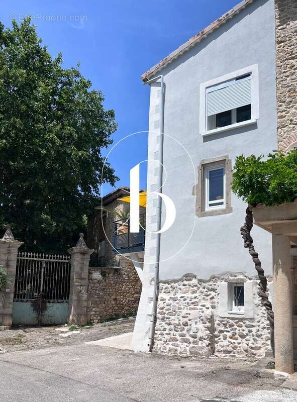 Maison à SAINT-SAUVEUR-DE-CRUZIERES