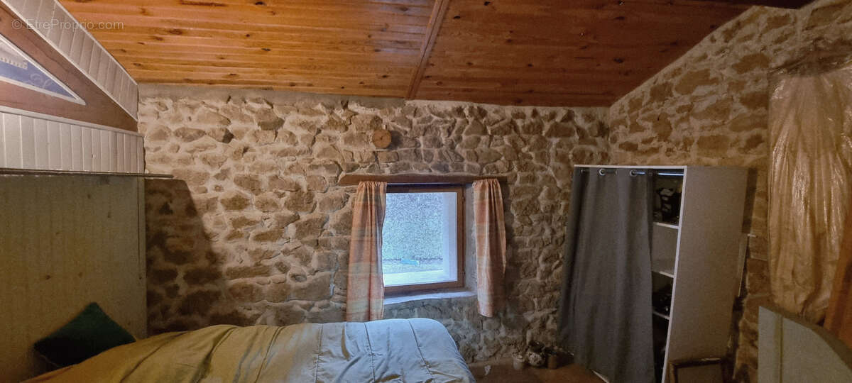 Maison à SAINT-NIZIER-DE-FORNAS