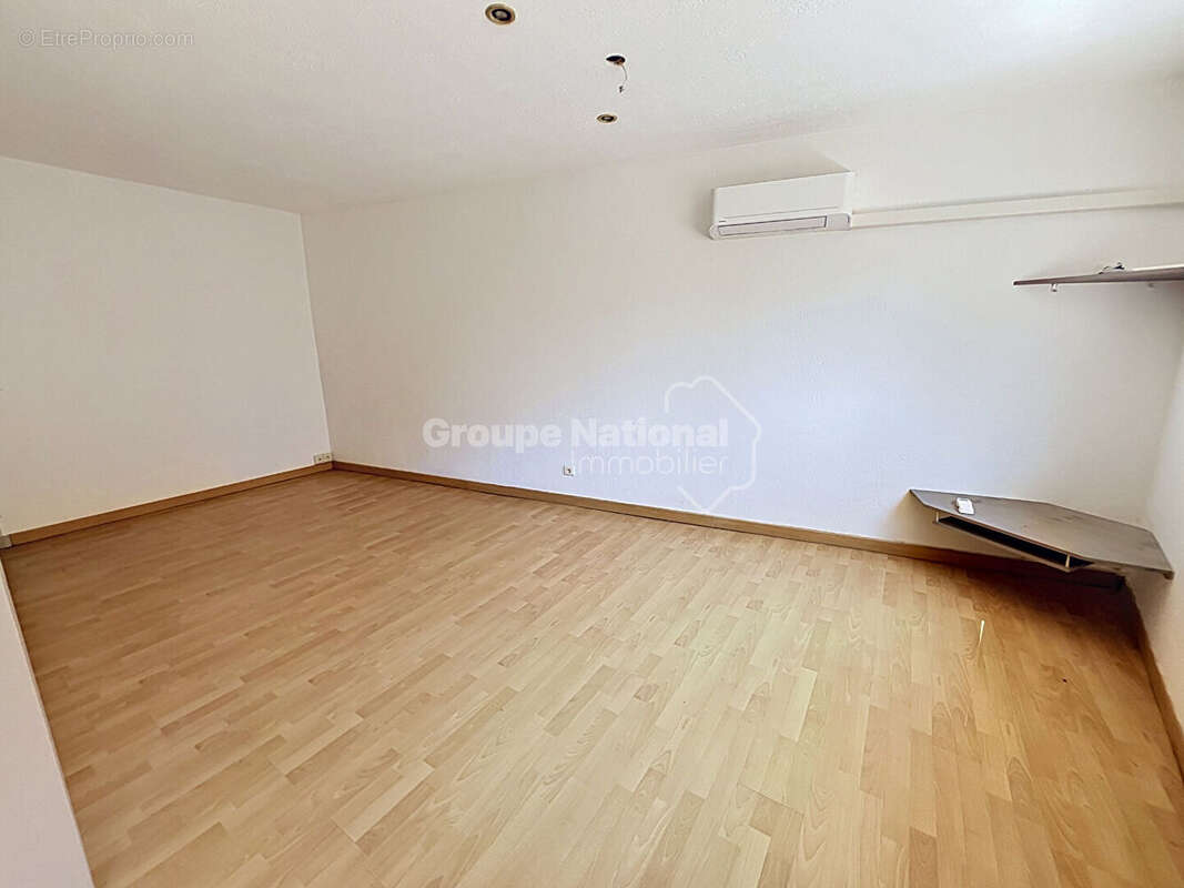 Appartement à SAINTE-CECILE-LES-VIGNES