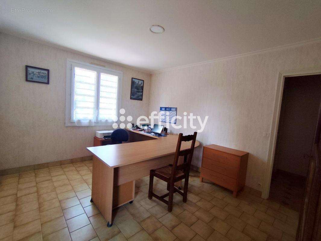Maison 173 m² à La Vergne  - photo 14