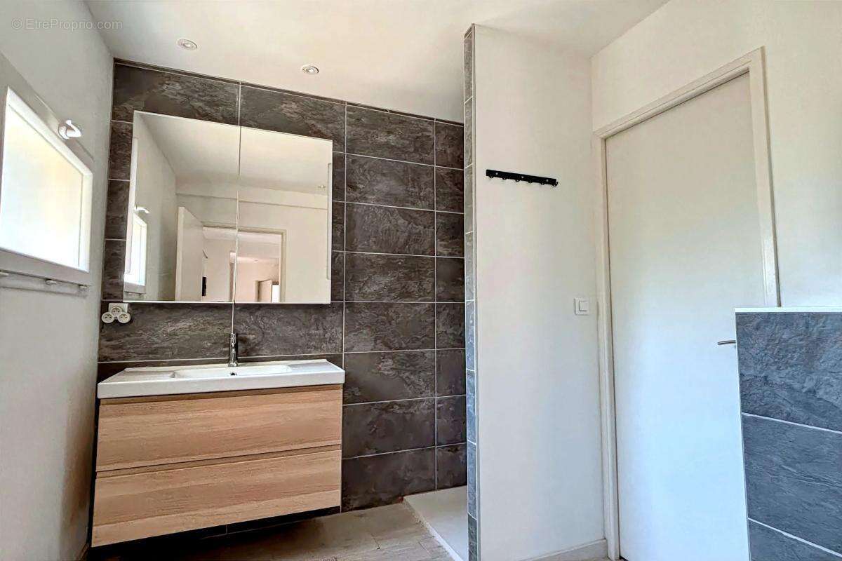 Maison 270 m² à Theziers  - photo 13