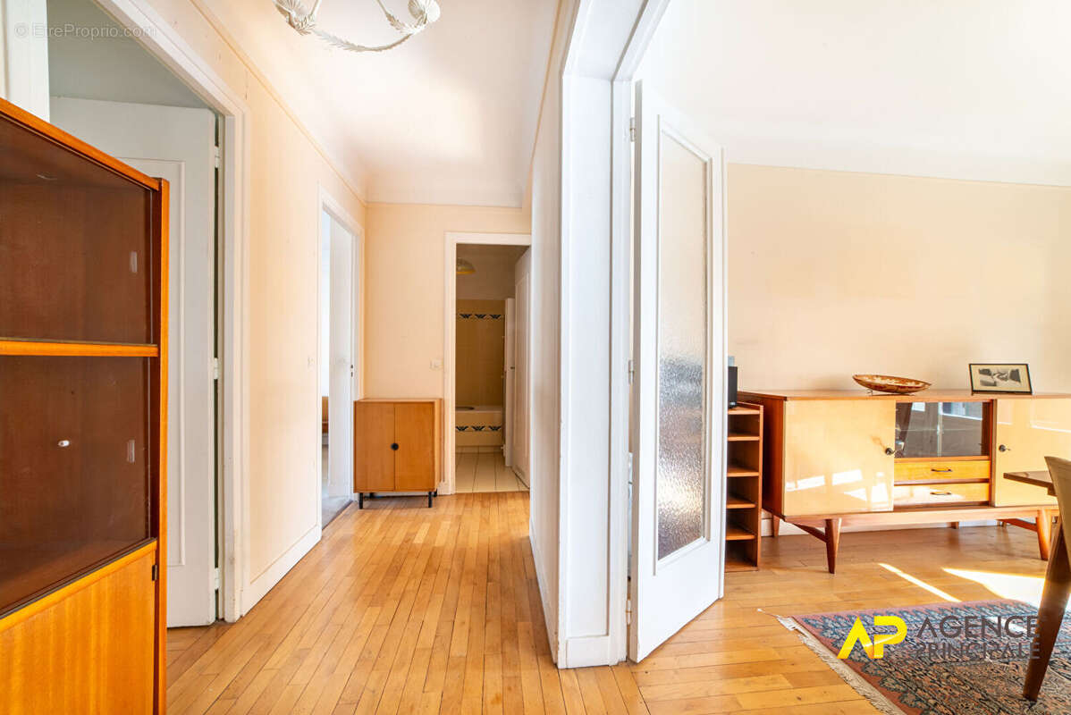 Appartement à LA GARENNE-COLOMBES