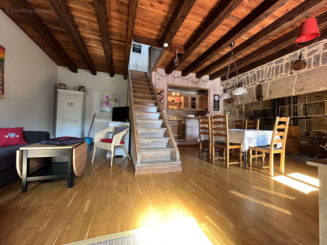 Maison à SAINT-JACQUES-DES-BLATS