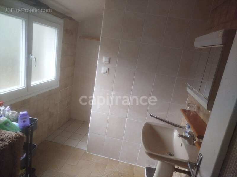 Maison à vendre corps de ferme +longère de 333 m2 au total avec vie de plain pied possible, parcelle de 1110m2, entre Rostrenen  - photo 15