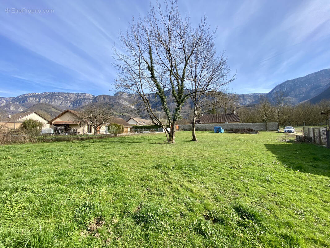 Terrain à ROVON