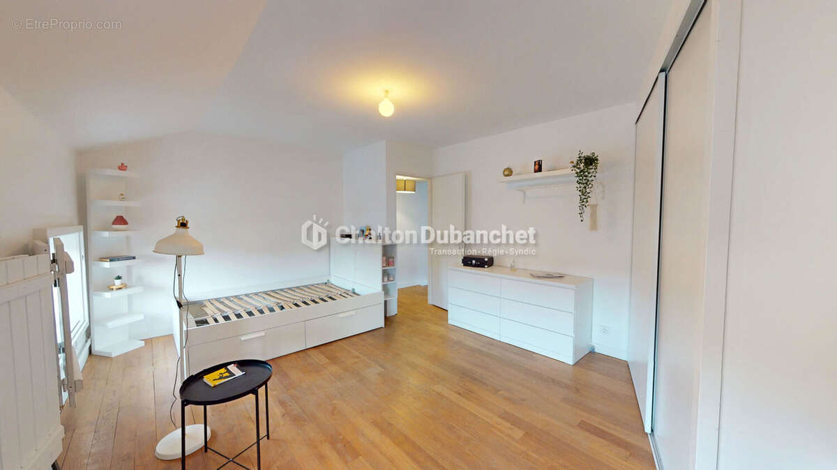 Appartement à CHARLIEU