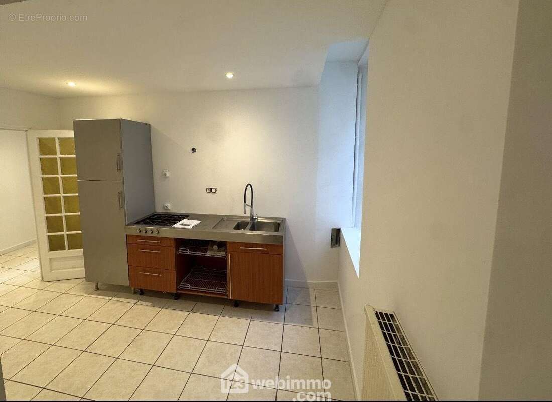 A ses cotés, la cuisine équipée - Appartement à LAON