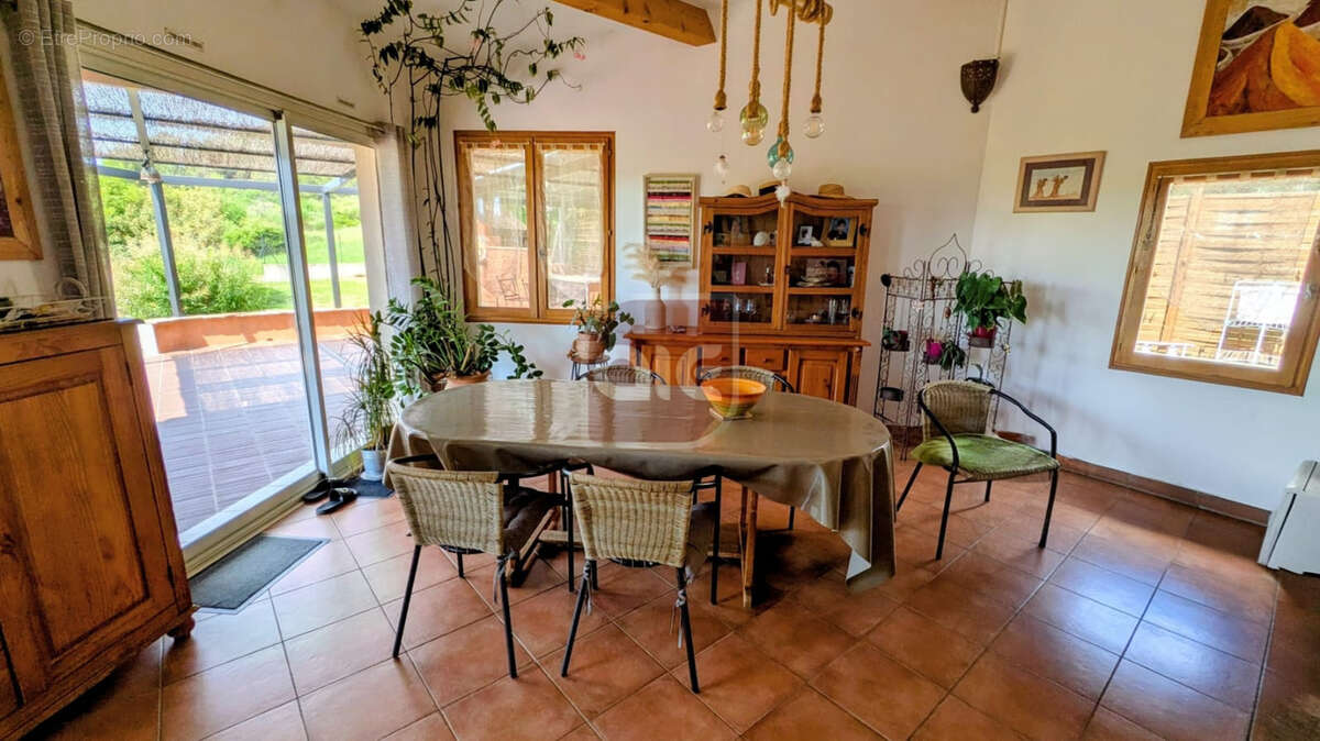 Maison à VAILHAUQUES
