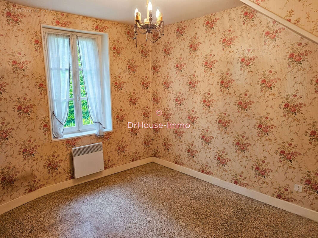 Maison 97 m² à Menetrol  - photo 7