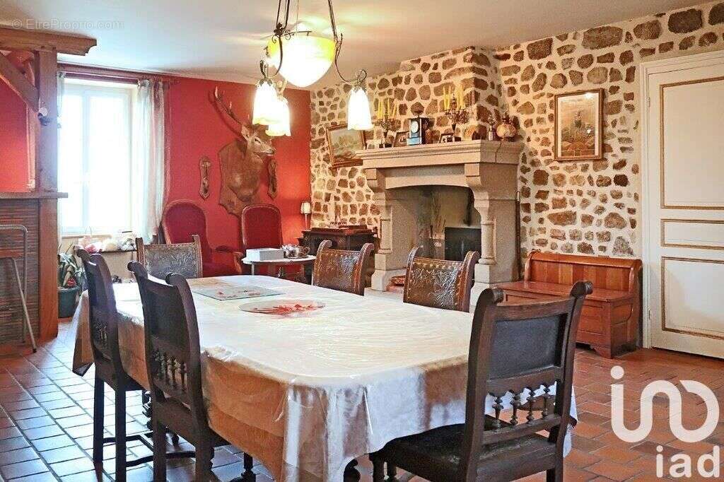 Maison 220 m² à Merinchal  - photo 2