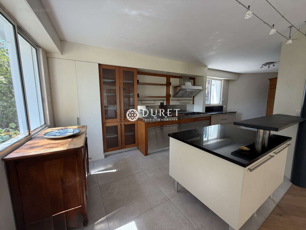 Maison 232 m² à La Bruffiere  - photo 4