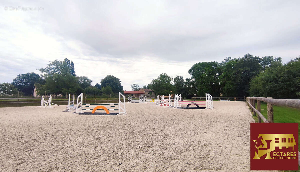 Maison à CHANOZ-CHATENAY
