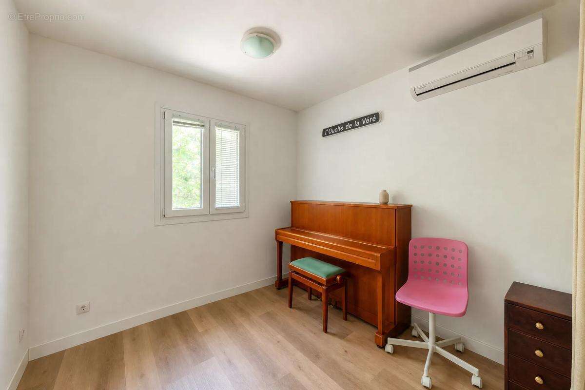 Maison à LINAS