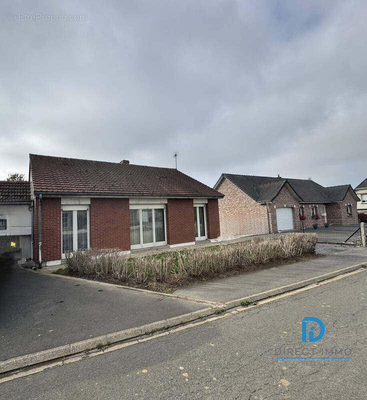 Maison à SAILLY-SAILLISEL