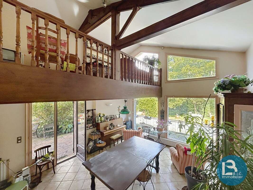 Maison à SAINTE-FOY-LES-LYON