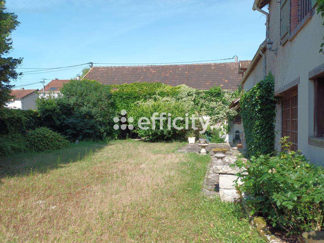 Maison à VARENNES-SUR-SEINE