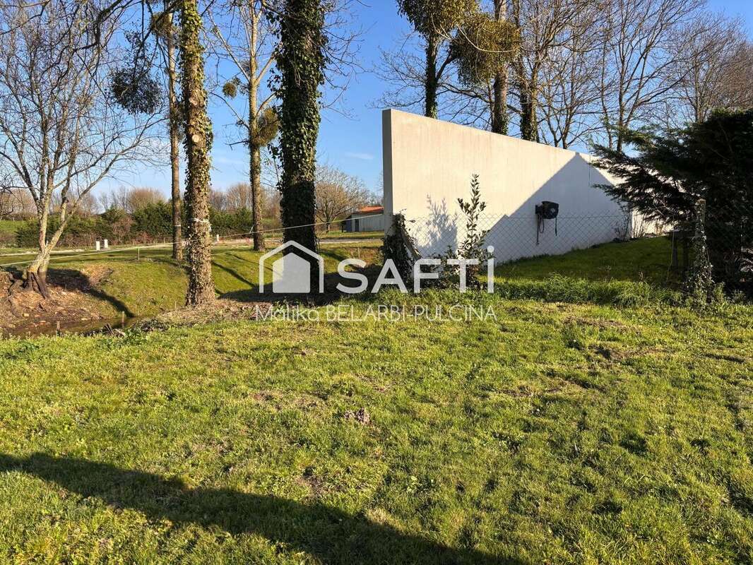 Terrain 708 m² à Saint-Mathurin  - photo 6