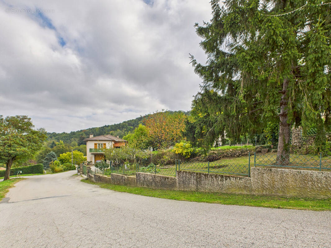 Maison à LE CRESTET
