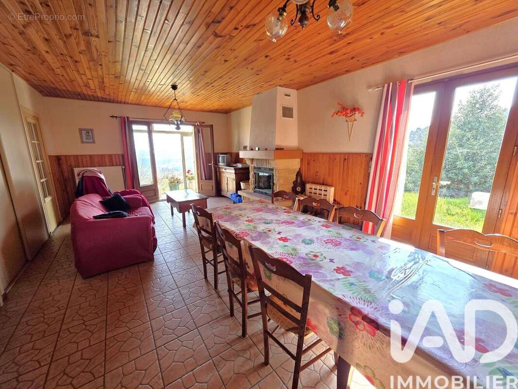 Maison 106 m² à Saint-Victor  - photo 4