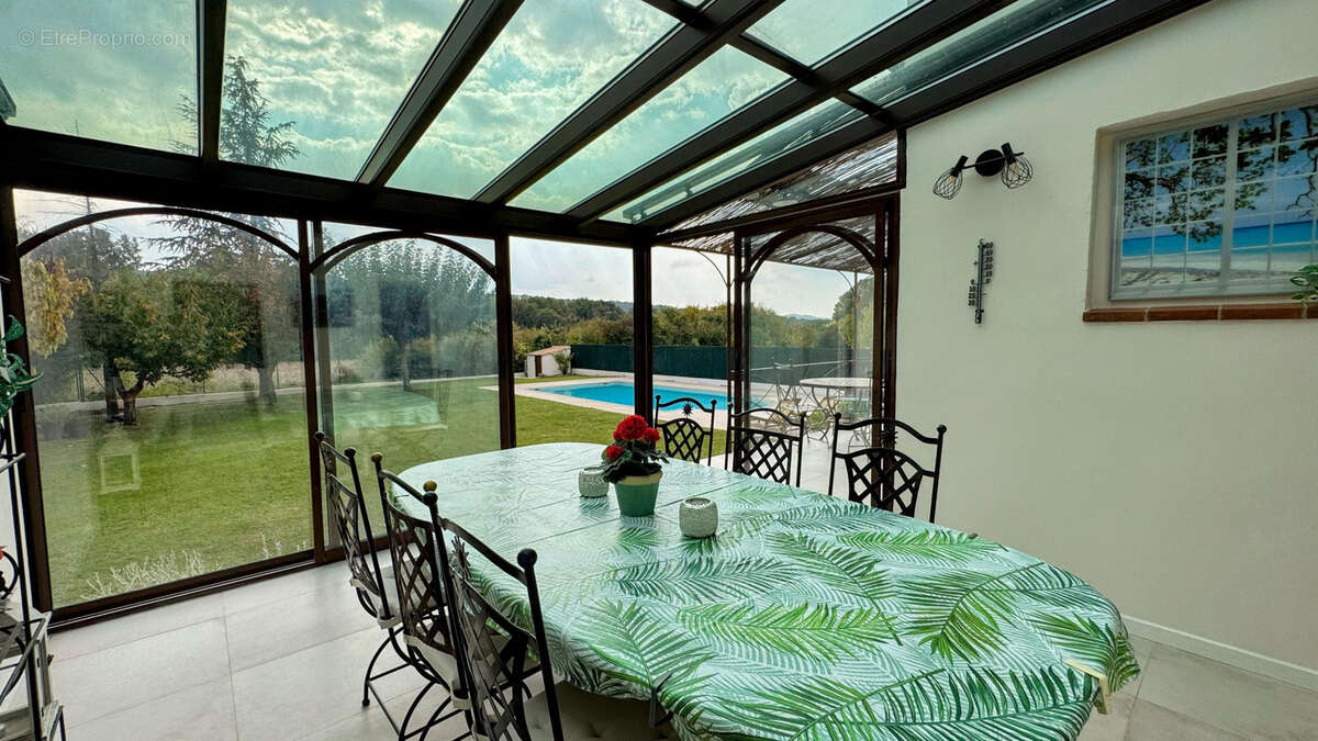 Maison à CHATEAUNEUF-LE-ROUGE