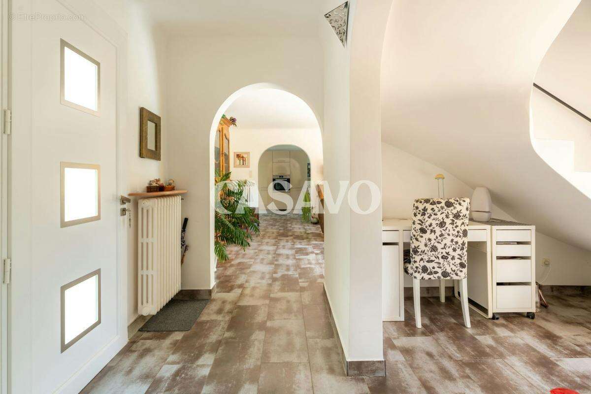 Vente Maison 6 pièces de 210m² - 13090 Éguilles - photo 10