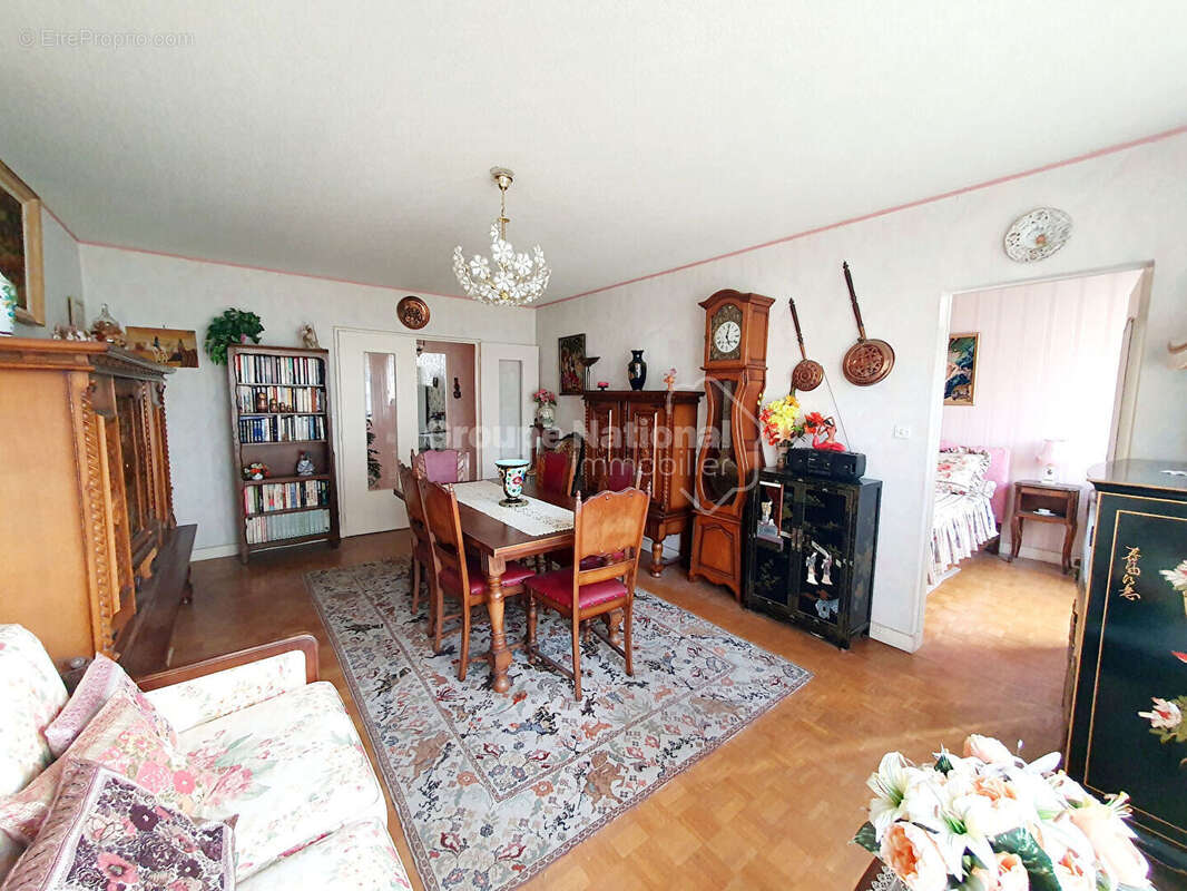 Appartement à BEAUCHAMP