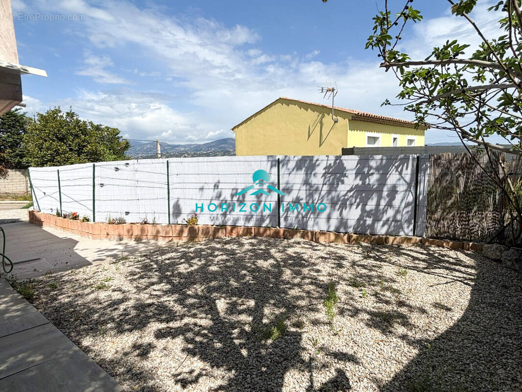 Appartement à SAINT-LAURENT-DU-VAR