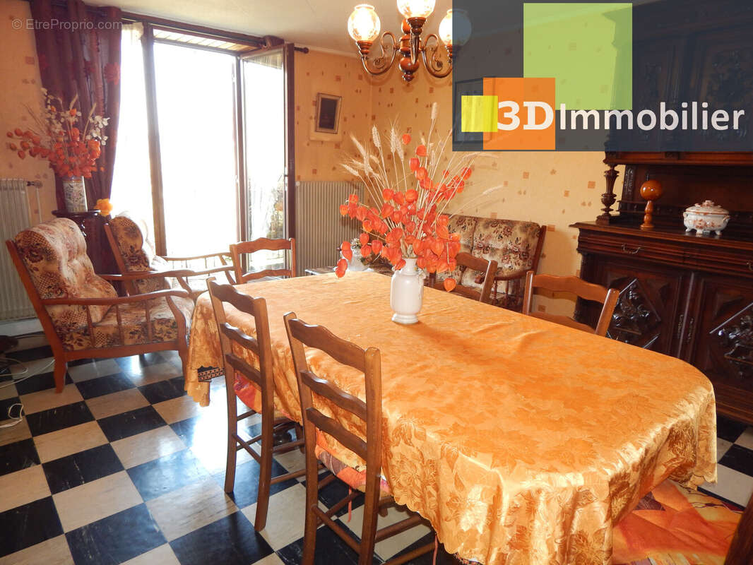 SALON SÉJOUR 19.60 M² - Maison à LONS-LE-SAUNIER