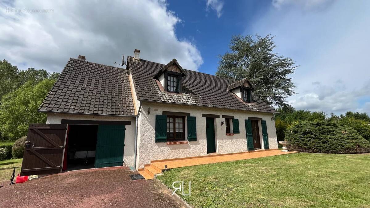 Maison à THOURY