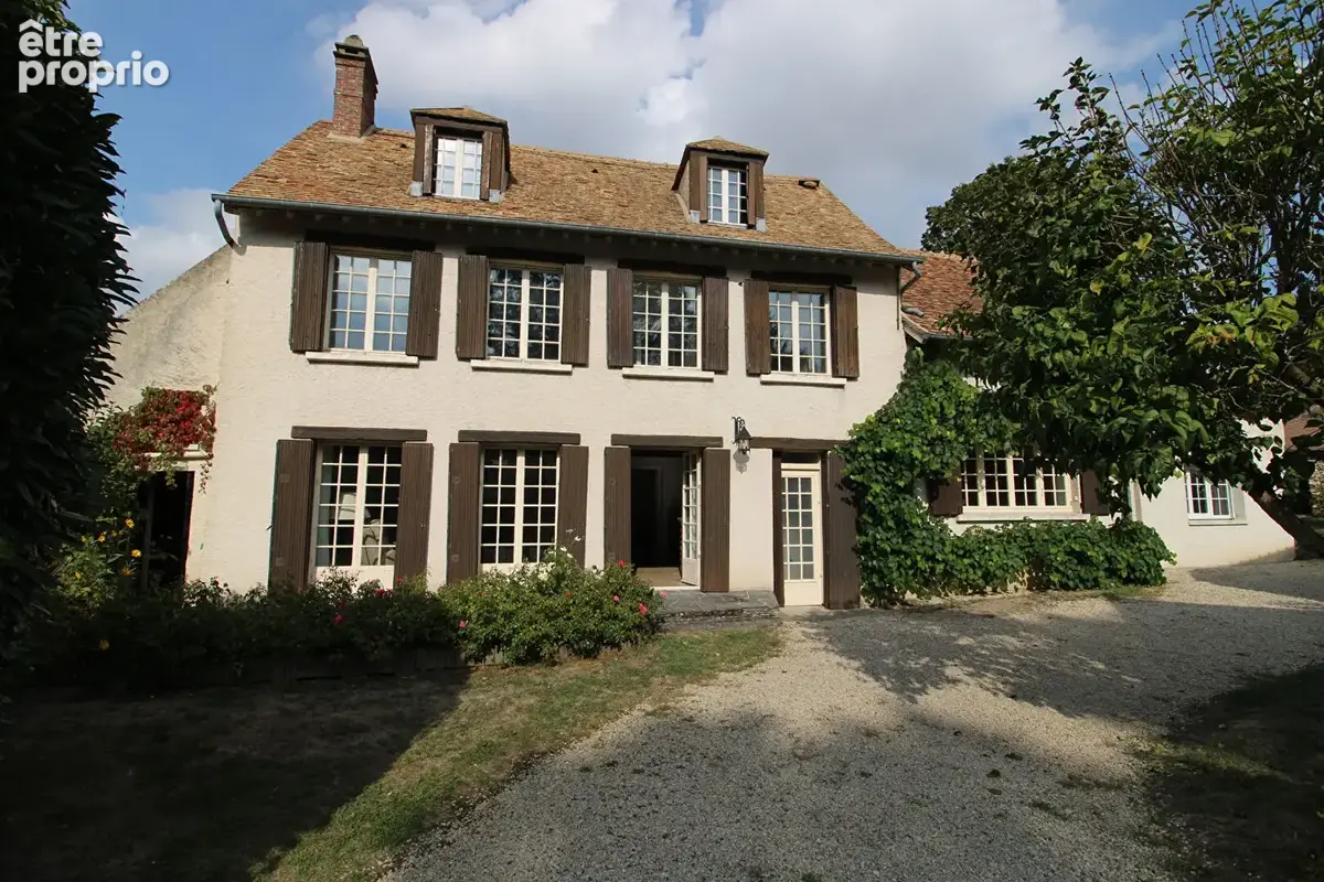 Maison de + 210 m2 avec dépendances (2nde maison) sur terrain de +/- 2500 m2 - photo 2
