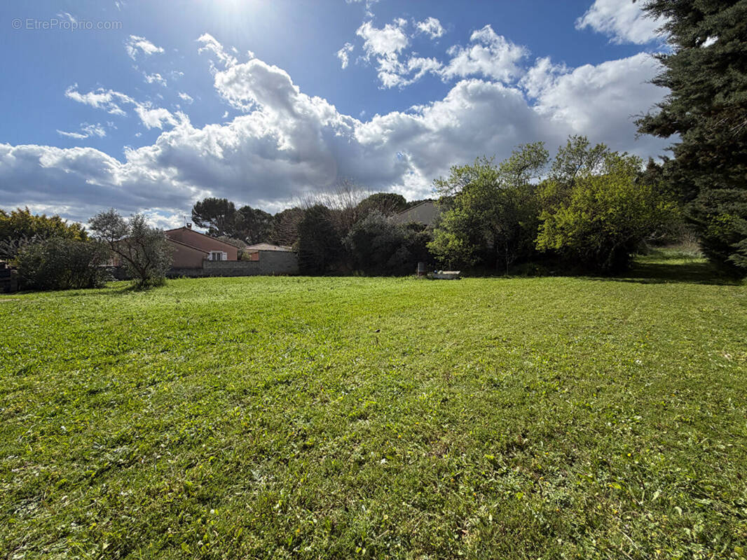Terrain à LAUDUN-L'ARDOISE