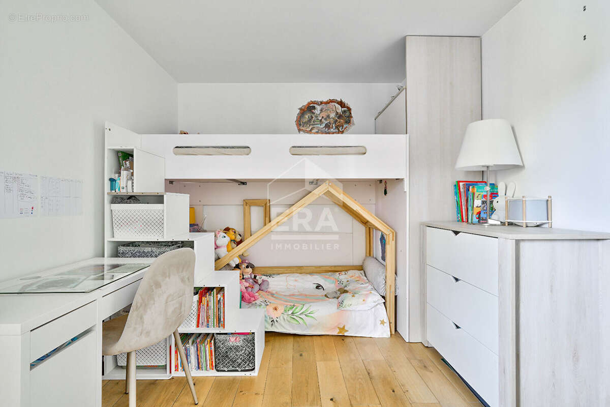 Appartement à LEVALLOIS-PERRET