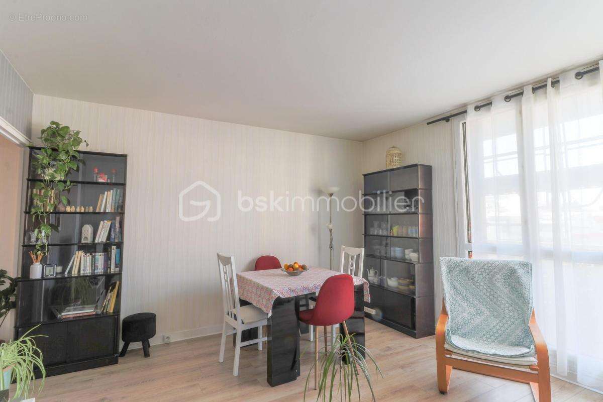 Appartement à SAINT-MICHEL-SUR-ORGE