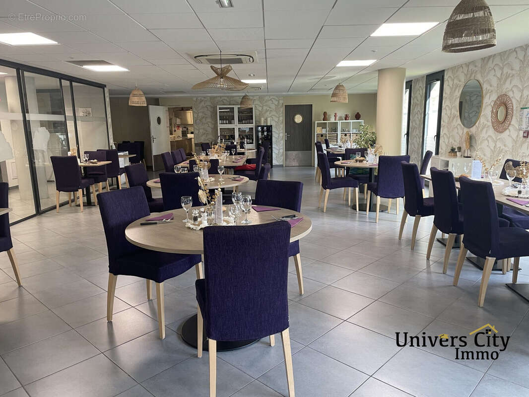 Restaurant - Appartement à REZE