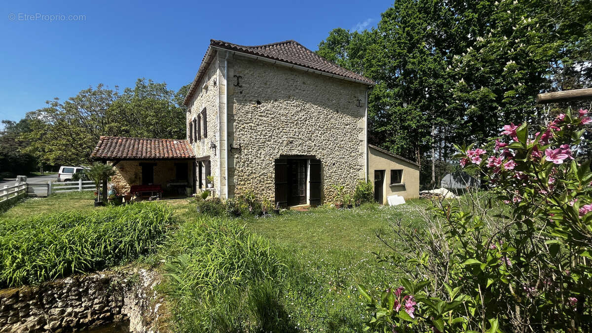 Maison à SAINT-AMAND-DE-VERGT