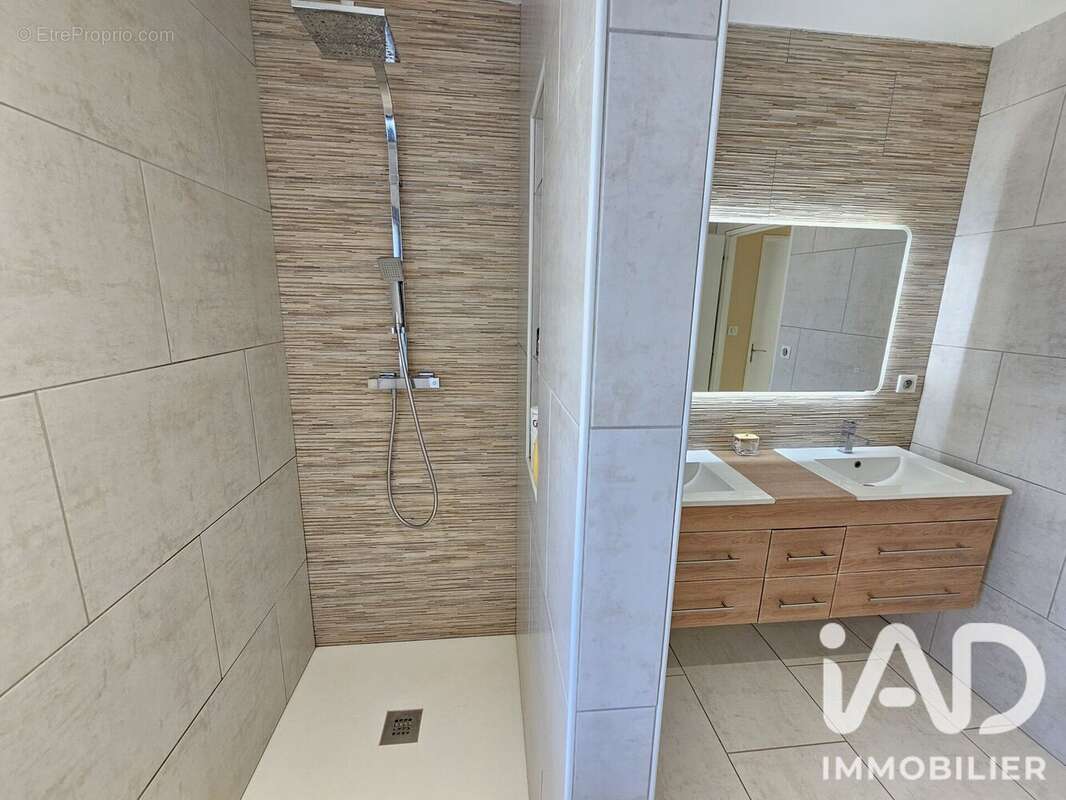 Maison 114 m² à Saint-Lager-Bressac  - photo 7