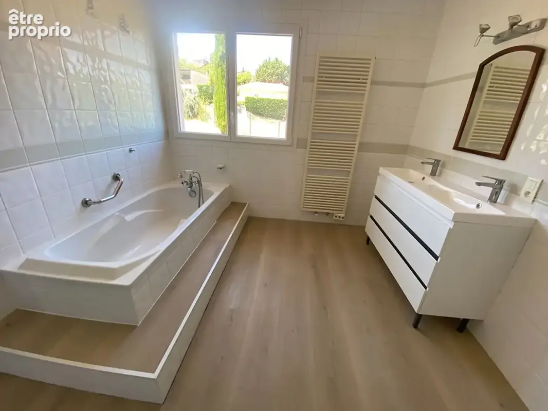 Villa de PLAIN PIED avec une VUE INCROYABLE et CAVE surprenante ! - photo 9